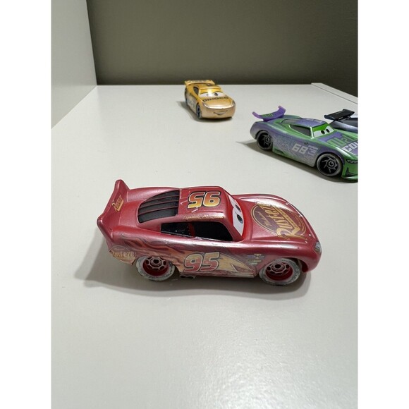 Disney Pixar Cars 3 Beach Racing 4-PACK - FIREBALL BEACH RACE 2017 - Picture 5 of 10